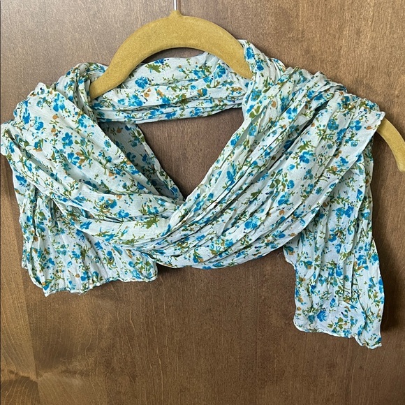 Accessories - 🌸 Blue & White Floral Scarf 🧣 Chic Spring Accessory